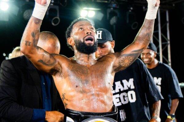 Nego do Borel vence sua primeira luta no boxe e faz novo desafio