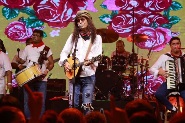 Luiz Caldas se destaca com show especial no Arraiá do Luiz, em Salvador