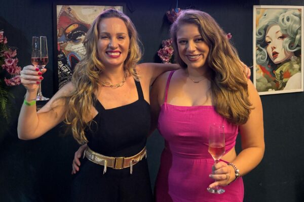Kenny Alberti celebra estreia em reality da Globoplay ao lado da filha