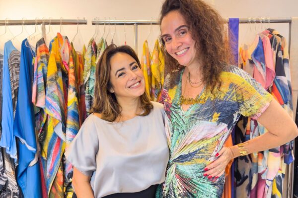Para o seu programa de TV, a cineasta premiada Aymara Limma entrevista a estilista Alessa