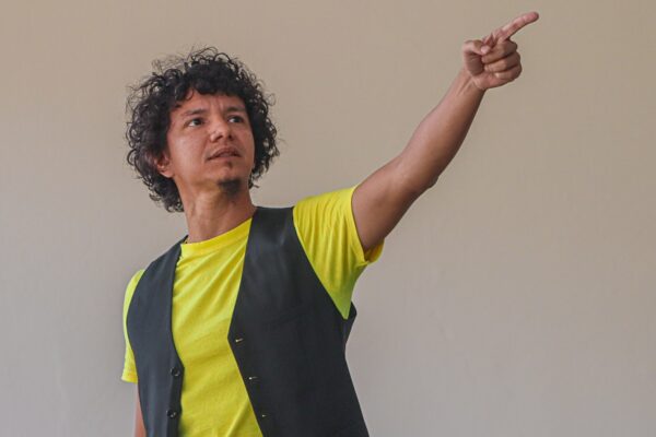 Luiz Felipe Martins apresenta solo de Improvisação Teatral em Lavras (MG) e Assunção (Paraguai)