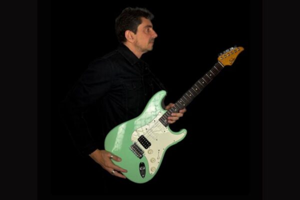 Afrânio Alves lança “Invasão” e já conquista corações com sua primeira balada solo