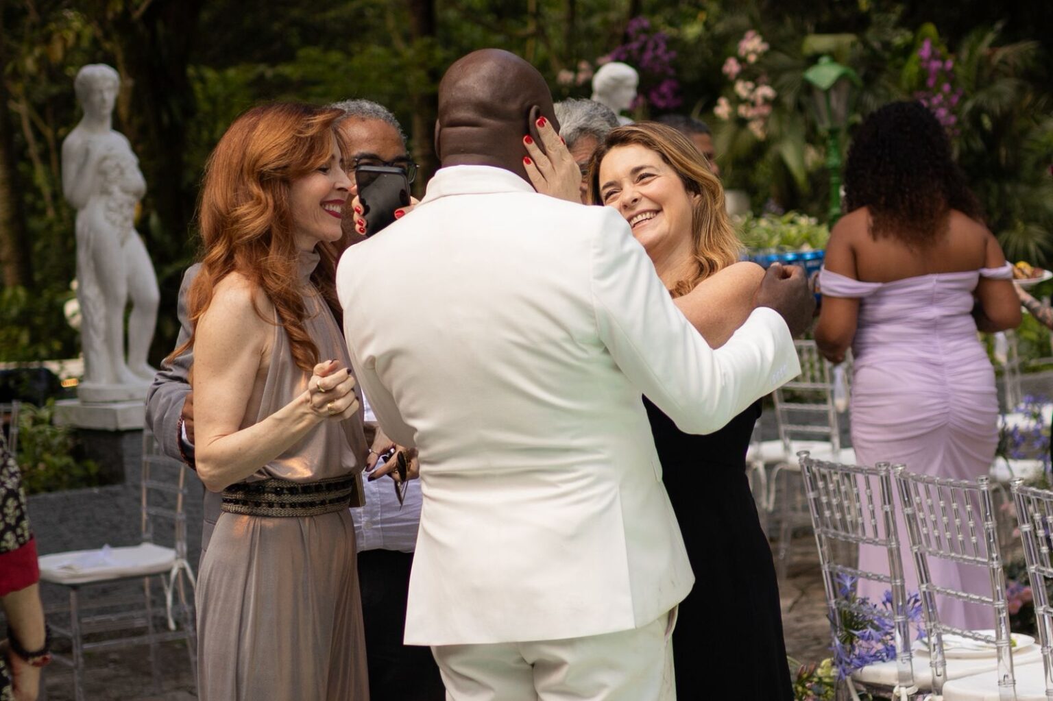 Celebridades prestigiam casamento do ator e produtor Gleison Brito com ...