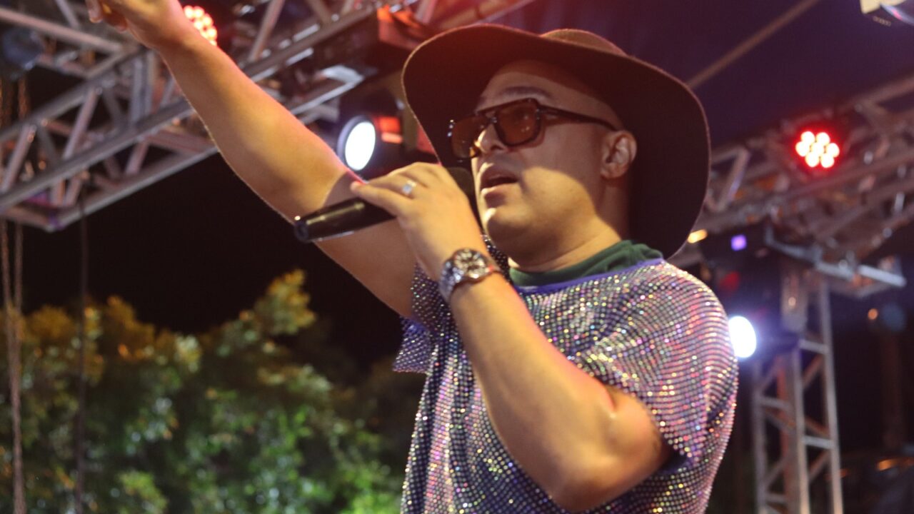 Thiago Cordeiro, o Rei do Repertório agitou o estado do Rio neste Carnaval