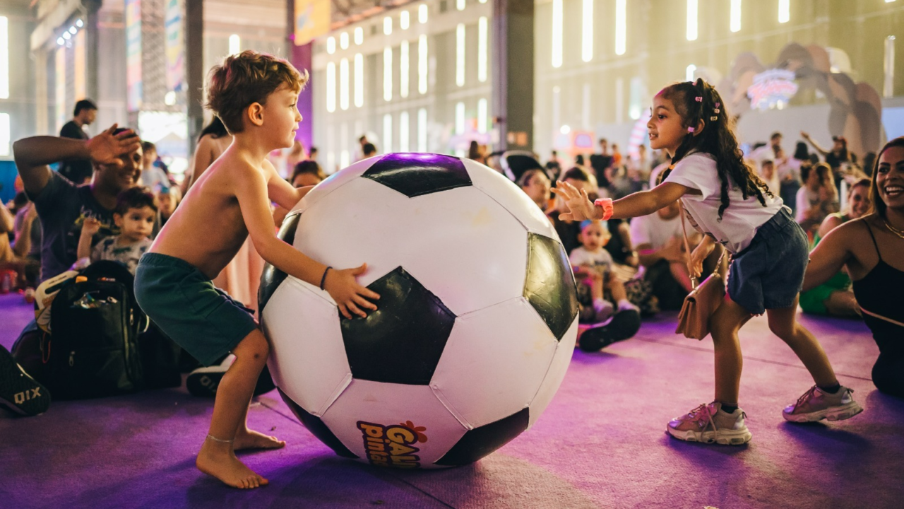 Opção para as crianças durante a Copa: Kidzhouse Festival estreia no Rio com espaço “Mais Bola, Menos Tela”
